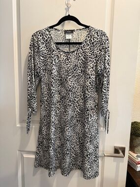 MSK Black and White Leopard-Print Long-Sleeve Shift Dress